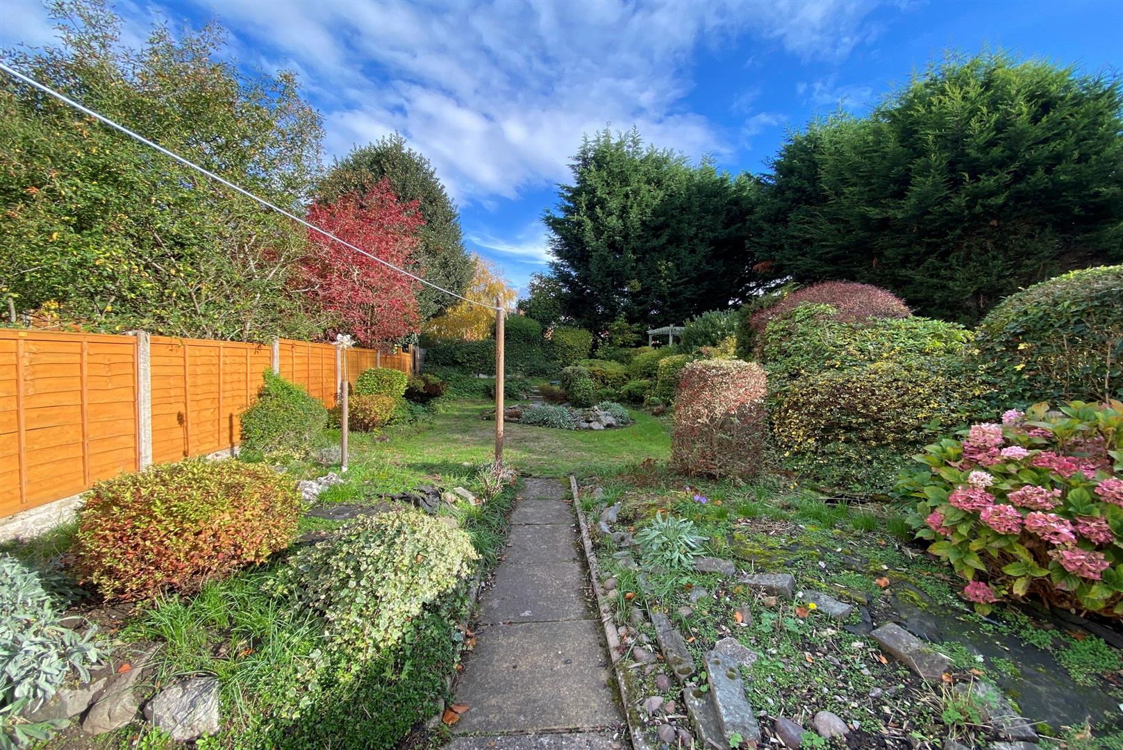 2 bed property in Borough Crescent, Stourbridge,